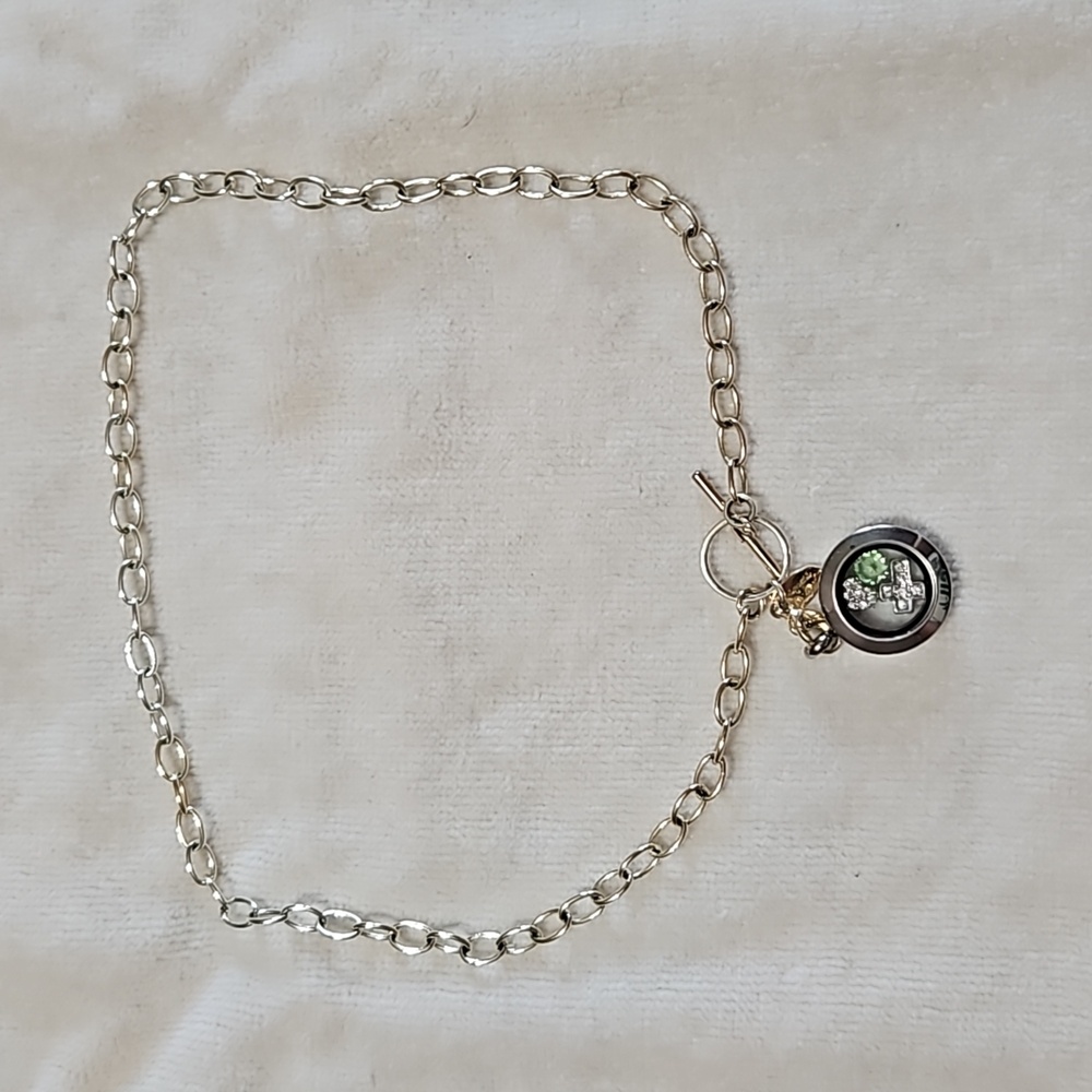 Customizable locket